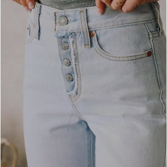 NWT Levi's Premium Wedgie Straight Jean in Color Seasons Greetings Size 27 - Picture 8 of 9